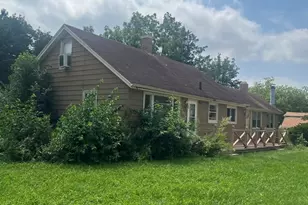 725 Dixon Ave, Elgin, IL 60120 - Photo 1