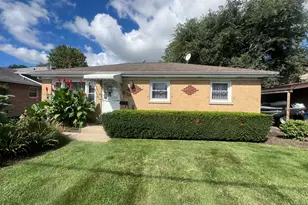 10838 S Neenah Ave, Worth, IL 60482 - Photo 1