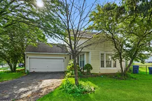 1885 Grosse Pointe Ct, Hanover Park, IL 60133 - Photo 1