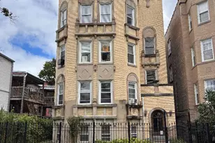 6151 N Mozart St, Chicago, IL 60659 - Photo 1
