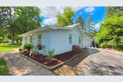 724 W Friendly Avenue, McHenry, IL 60051 - Photo 1