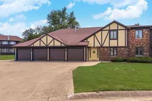 30 Crystal Ct, Pontiac, IL 61764 - Photo 1