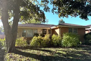 1407 W Sigwalt St, Arlington Heights, IL 60005 - Photo 1