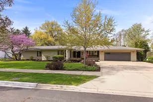 606 Lakeview Terrace, Glen Ellyn, IL 60137 - Photo 1