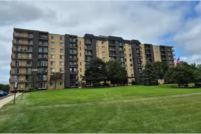 5400 Walnut Avenue #712, Downers Grove, IL 60515 - Photo 1