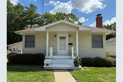 160 N Cross Street, Sycamore, IL 60178 - Photo 1