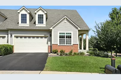 1884 Glenwood Circle #B, Sugar Grove, IL 60554 - Photo 1