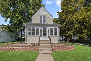 717 Edward St, Sycamore, IL 60178 - Photo 1