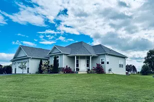 10359 E Shagbark Ln, Rochelle, IL 61068 - Photo 1