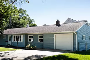 110 W Olive St, Pontiac, IL 61764 - Photo 1