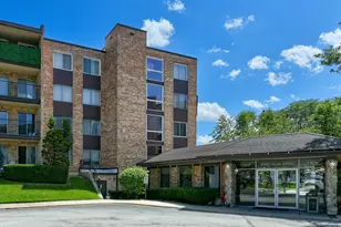 1103 S Hunt Club Dr, Mount Prospect, IL 60056 - Photo 1