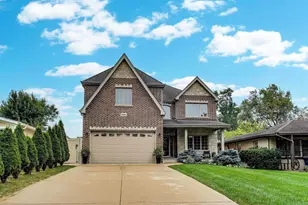 554 W Crockett Ave, Elmhurst, IL 60126 - Photo 1