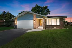 6537 W 107th St, Worth, IL 60482 - Photo 1