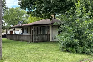 403 S Fall St, Paxton, IL 60957 - Photo 1