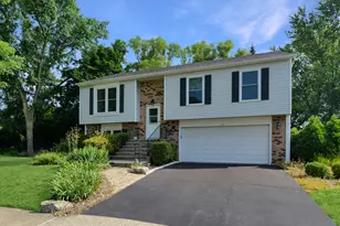 1348 Adams Ct, Saint Charles, IL 60174 - Photo 1