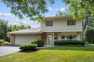 49 Larkdale E Rd, Deerfield, IL 60015 - Photo 1