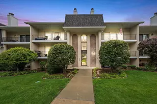 9026 Del Prado Dr, Palos Hills, IL 60465 - Photo 1