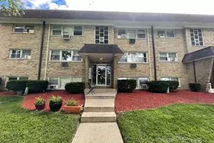215 E Oak St, Addison, IL 60101 - Photo 1