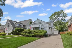 924 N Highland Ave, Arlington Heights, IL 60004 - Photo 1