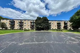 2420 E Brandenberry Ct, Arlington Heights, IL 60004 - Photo 1