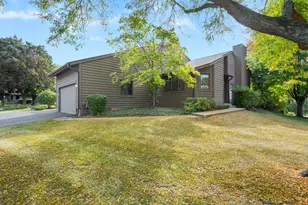 106 Sumac Ct, Saint Charles, IL 60174 - Photo 1