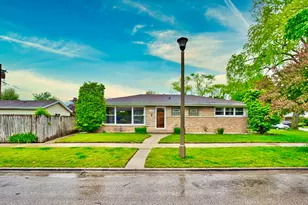 7625 N Karlov Ave, Skokie, IL 60076 - Photo 1