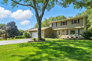 1214 Carol Crest Dr, Sleepy Hollow, IL 60118 - Photo 1