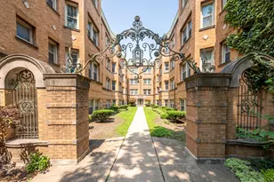 854 Washington Blvd, Oak Park, IL 60302 - Photo 1