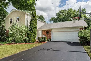 390 Springside Ln, Buffalo Grove, IL 60089 - Photo 1