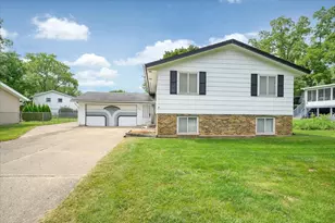 1338 Radcliffe Ln, Schaumburg, IL 60193 - Photo 1