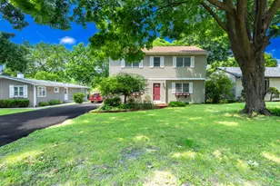 1719 S 4th Pl, Saint Charles, IL 60174 - Photo 1