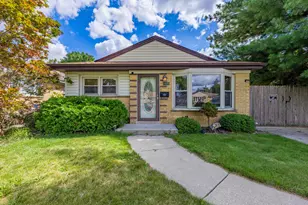 9005 S 49th Ct, Oak Lawn, IL 60453 - Photo 1