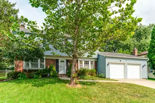 610 Checker Dr, Buffalo Grove, IL 60089 - Photo 1