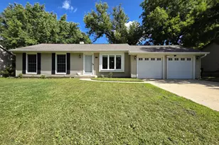 5206 W Dartmoor Dr, McHenry, IL 60050 - Photo 1