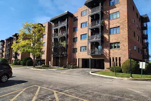 9356 Landings Ln, Des Plaines, IL 60016 - Photo 1