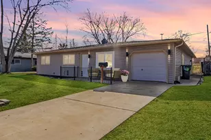 617 Tanglewood Dr, Streamwood, IL 60107 - Photo 1