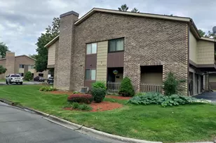 3 Stoney Creek Dr, Palos Hills, IL 60465 - Photo 1