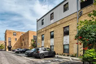 1128 W Ardmore Ave, Chicago, IL 60660 - Photo 1
