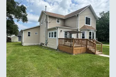 195 E 2nd Avenue, Clifton, IL 60927 - Photo 1