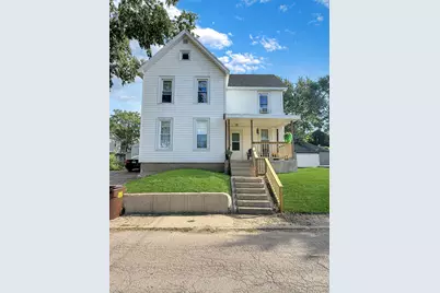815 W Douglas Street, Freeport, IL 61032 - Photo 1