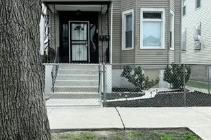 8423 S Muskegon Ave, Chicago, IL 60617 - Photo 1