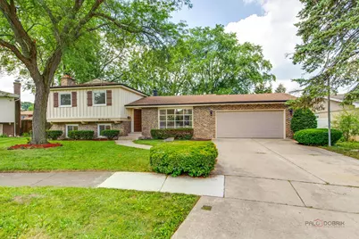 522 N Castle Road, Addison, IL 60101 - Photo 1