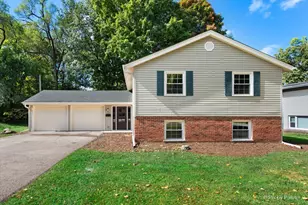 216 Beverly Rd, Barrington, IL 60010 - Photo 1
