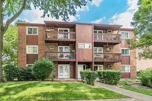 672 Daisy Ln, Roselle, IL 60172 - Photo 1