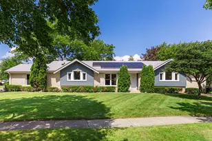 1912 Friars Ln, Mundelein, IL 60060 - Photo 1