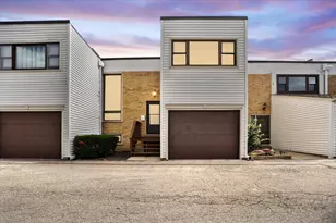 363 Oaktree Ct, Hoffman Estates, IL 60169 - Photo 1