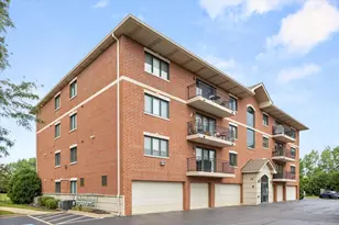 6840 W Winding Trail, Oak Forest, IL 60452 - Photo 1