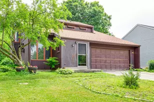 389 Pine Grove Ave, Gurnee, IL 60031 - Photo 1