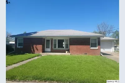 319 Davis Street, Carthage, IL 62321 - Photo 1