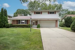 1400 E Ironwood Dr, Mount Prospect, IL 60056 - Photo 1